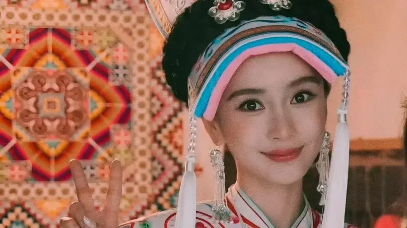 来羌寨偶遇Angelababy？她的民族风广告造型，网友看得直呼太惊艳