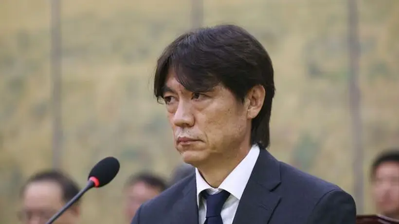 8月韩国警方突击搜查韩国足协办公室 市民团体举报洪明甫足协任职存违规 民众关注调查进展