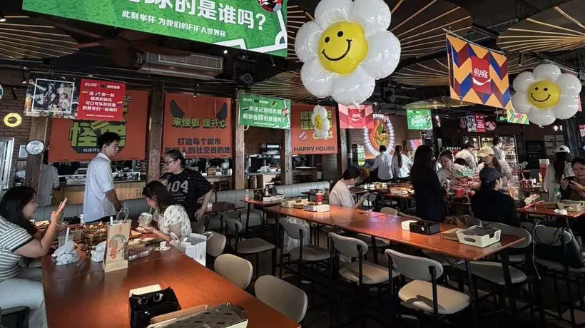 2026世界杯热潮点亮郑州城市烟火