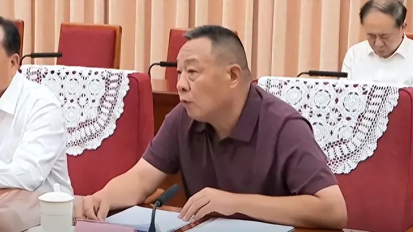 于东来亮相新闻联播!此前“胖东来经验”已被写进9部门政策文件,商务部两度点名"胖东来"