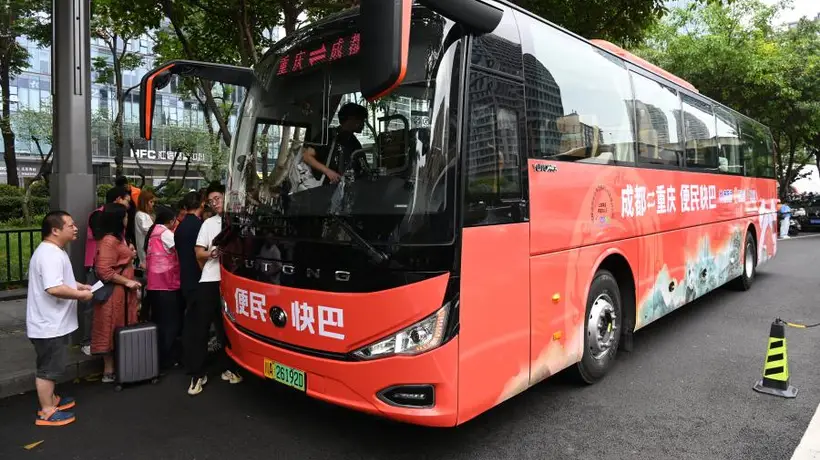 被高铁“逼退”的大巴车，换了个活法