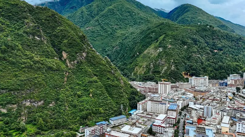 康定秘境:跑马山情歌回荡,木格措雪山海子共谱康巴风情