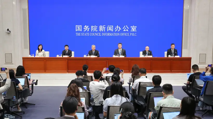 多元交通新玩法来袭!零碳公路+定制列车+丰富航线,打造你的专属旅游新体验