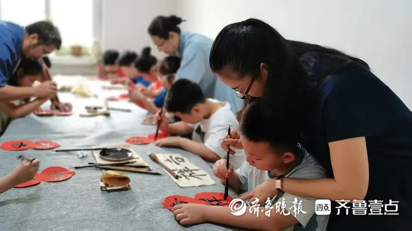 枣庄市市中区齐村镇文明实践书法公益课堂 多元活动点亮孩子们的精彩暑假