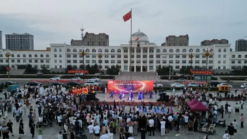 科右中旗第十六届图什业图广场文化节启幕 多元演出与全民同乐体验引市民沉浸围观
