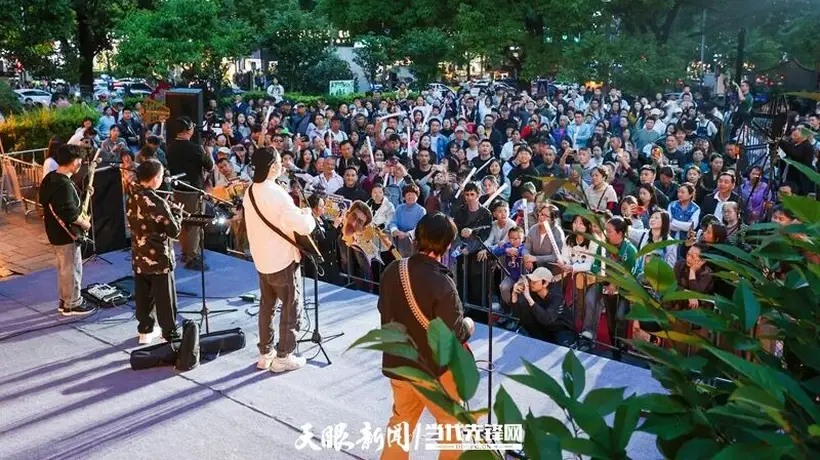 来贵州过不一样的夏天 多元业态活动多游客逛得尽兴