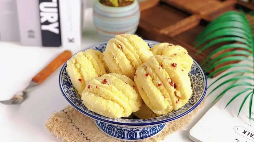 手把手教你做椰香浓郁的松软花卷 免发酵操作零难度 成品超好吃