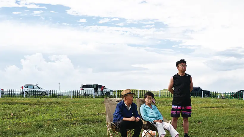 乌兰察布多元避暑康养玩法引客来 摩托艇游湖露天电影齐享悠然时光