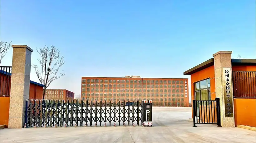 河南汝州公职人员被举报职校办经营门店 热心市民举报违法违规经商 涉事人员称仅提供帮忙