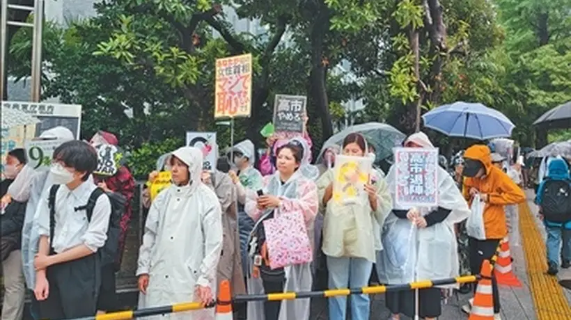 多国学者与媒体指出：日本放宽武器出口限制、扩充防卫力量的危险行径正加剧地区紧张 需携手抵制军事至上误区守护和平前景