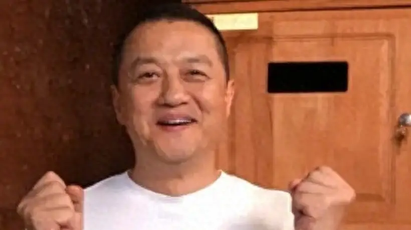 李亚鹏捐99999元给胡心瑶 多元参与的慈善热议引关注