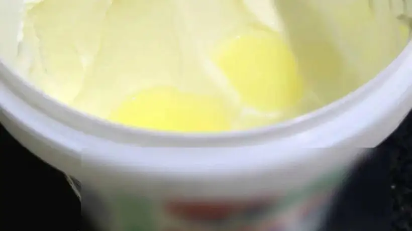 喝酸奶时怕遇黄水？这几个日常小技巧帮你避免酸奶出水还能安心喝