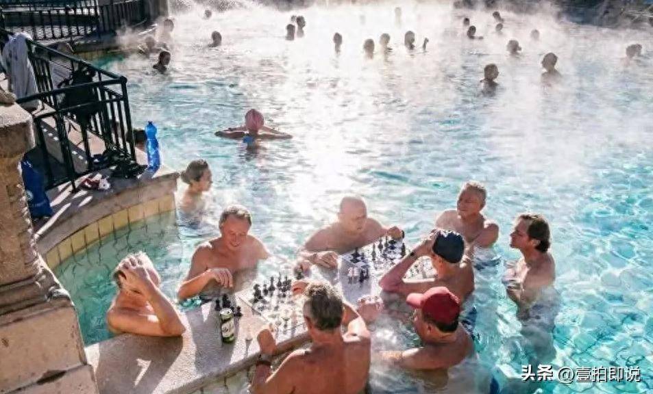 德国混浴要求一丝不挂？男女混浴还可以治病，但是只需要花41欧