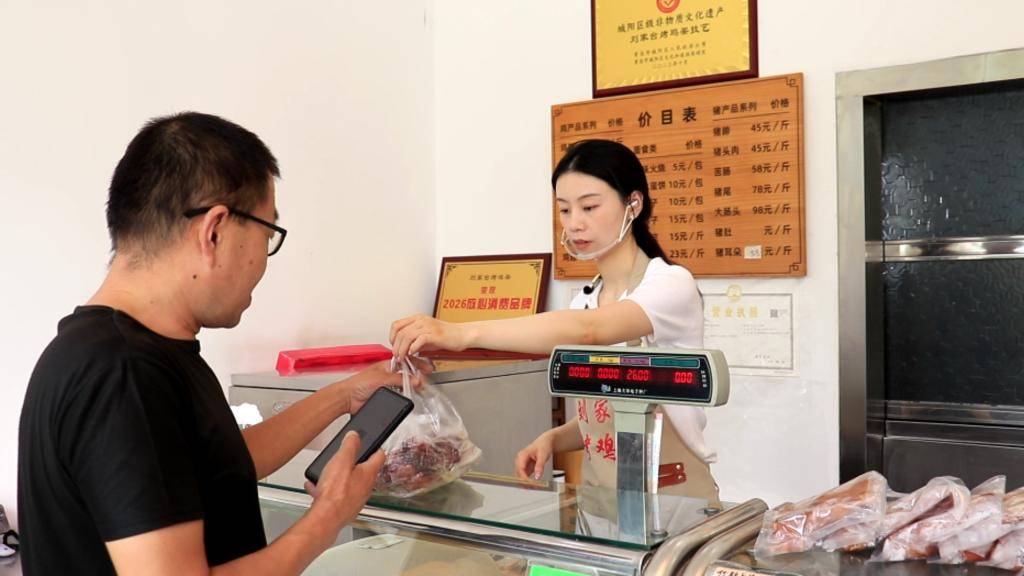 从世界500强到熏炉旁，海归姑娘接棒非遗烤鸡架