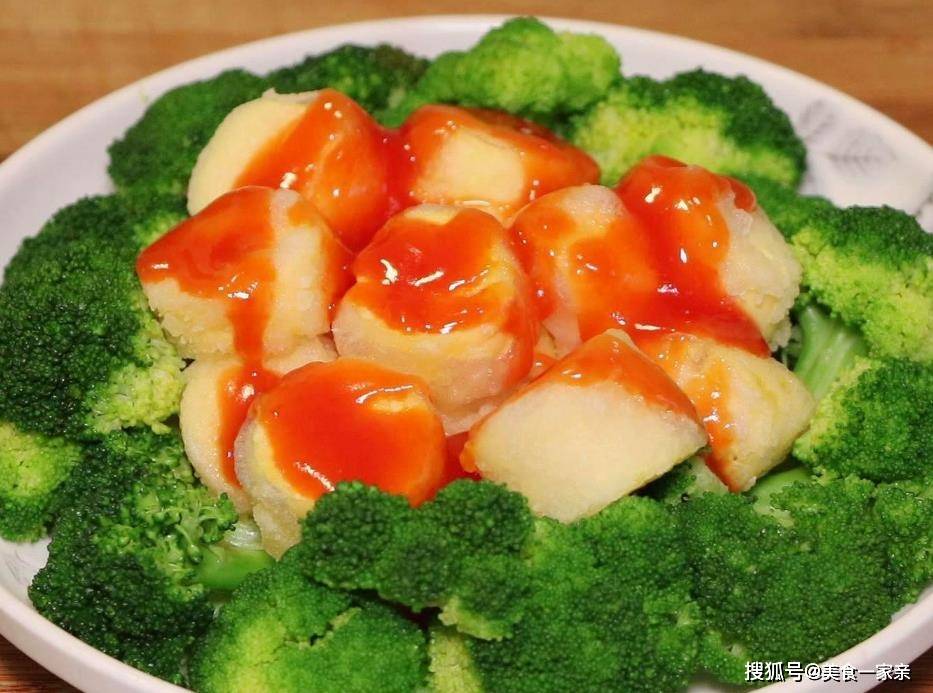 扣肉这样做，色泽红亮，好吃不腻，全家都爱吃，春节待客特有面子