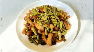 立夏天热没胃口 来参与这道酸豆角炒肉的制作 多元体验开胃又解腻