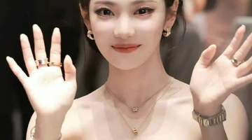 宁艺卓穿黑丝绒抹胸长裙超美！雪肤玉貌性感撩人