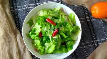 一道家常素菜，大火一炒，清脆爽口又开胃，五分钟就能上桌