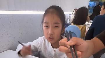“这么小就一脸恶婆婆相”,家长晒俩孩子面相,难怪忍不住会偏心
