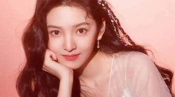 “光线一姐”章若楠清丽颜值美爆了!曼妙身材性感撩人