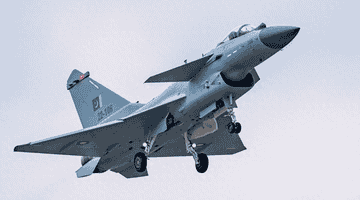 歼-10CE打赢空战,却出口遇冷?外媒:法国阵风疯狂斩获出口订单