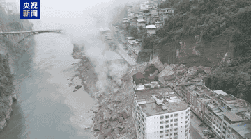 重庆彭水发生山体垮塌致人员被埋,居民称受损房屋有五六层高,都有住人