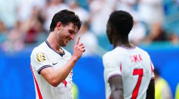 世界杯-萨卡双响赖斯传射孔萨破门 英格兰半场4-0法国