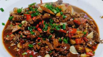 吕文扬爆炒血鸭：锁住湘味鲜辣烟火魂