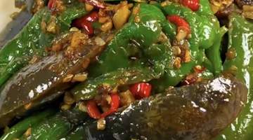 擂椒炒皮蛋:焦香软糯家常菜的制作方法