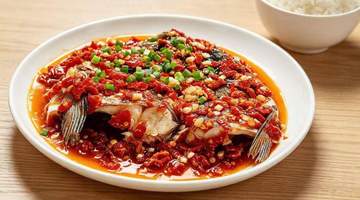 亲手做鲜辣过瘾的剁椒鱼头,鲜香解馋还能搞定全家餐