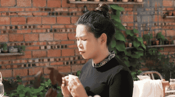 三十三盏茶创始人小娴带你在喧嚣闹市中，于禅茶天地里开启一场向内观照的静心茶事体验