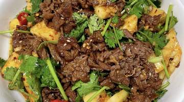 夏日餐桌解锁新吃法 亲手拌出菠萝牛肉的酸甜开胃惊喜