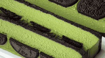 在家动手做清爽不腻的芝士条：酥松饼干底配绵密芝士，微苦抹茶提味超好吃