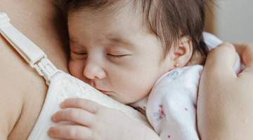 世界母乳喂养周新手爸妈参与指南 多元哺乳体验获温柔支持