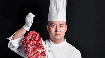 来宜昌聚餐选这儿就对！本土老牌店吃正宗夷陵牛肉，还能边吃边赏滨江风光