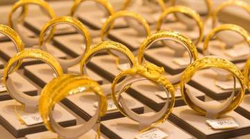 金饰克价半年跌超500元,大妈买“三金”能省2.5万!高盛主管:黄金牛市并未结束