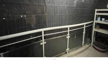 男子一觉醒来枕巾长“多肉” ,随手一捏吓得把枕巾丢了