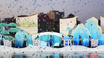宁夏贺兰水上实景演出火爆出圈 湖畔光影丰富市民夏夜生活