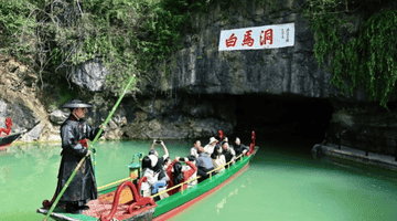 出口连着大马路?游客担忧安全隐患!宜昌西陵白马洞景区回应