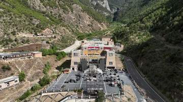 稻城亚丁景区公布整改情况：将免收3个月门票，未来每年应届中高考考生都将免门票
