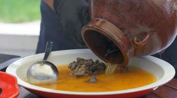 火塘不熄，乡愁可食：保山非遗美食的温润邀约