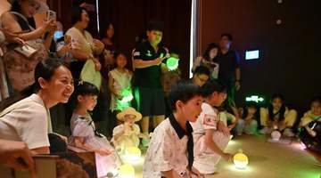 广州艺术博物院限定夜场敦煌奇妙夜 游客穿梭展厅互动NPC收集印章解锁认证