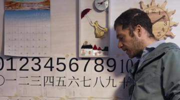 菲尔兹奖得主的中文舞台秀:脱口秀玩梗、评书夺冠,现场观众直呼像身边的“中文大神”