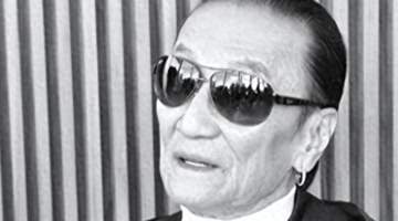 作为狄波拉的现任丈夫，新加坡老牌机长江耀城不追名不炫富，默默扛下过往艰难，温柔守护低潮期的她，他的成熟担当远比外界看到的更耀眼