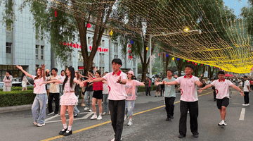 来长白夜市赴“精彩夜吉林”2026消夏快闪 看本土文艺与志愿力量点亮夏日夜生活