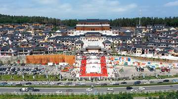 来延边龙井海兰台朝鲜族民俗度假区啦！逛六道市集吃遍延边美味、走大通街玩非遗文创，沉浸式体验百年边地烟火与文化！