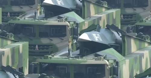 难怪五角大楼慌得不行,中国官媒曝光振奋一幕,东风-17居功至伟