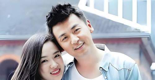 42岁雷佳音近况曝光!娶同学翟煦飞生下一女,如今婚姻幸福成宠妻狂魔