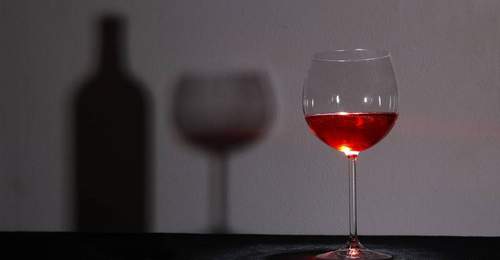 别再说女生只适合甜酒了:葡萄酒里最常见的口味偏见