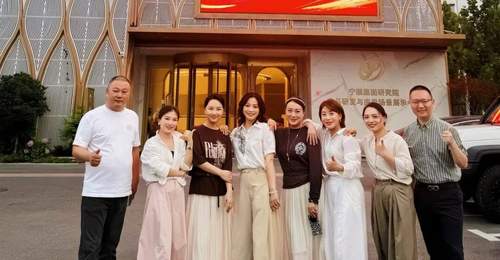 北市楼成大众点评六合区淮扬菜口味榜第一名,丽籽闺蜜圈邹丽携南京女性创业者打卡